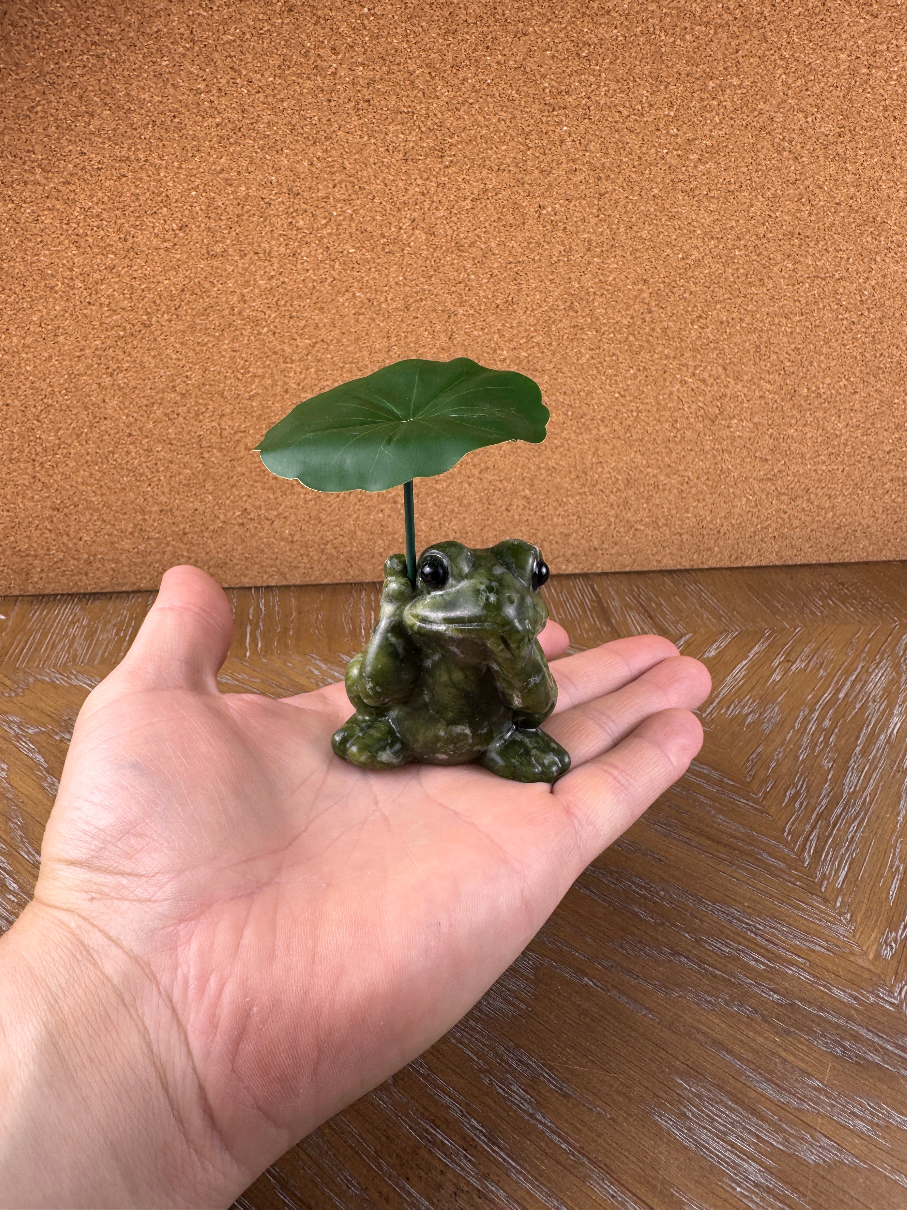 Green Jade Frog with Leaf Carving