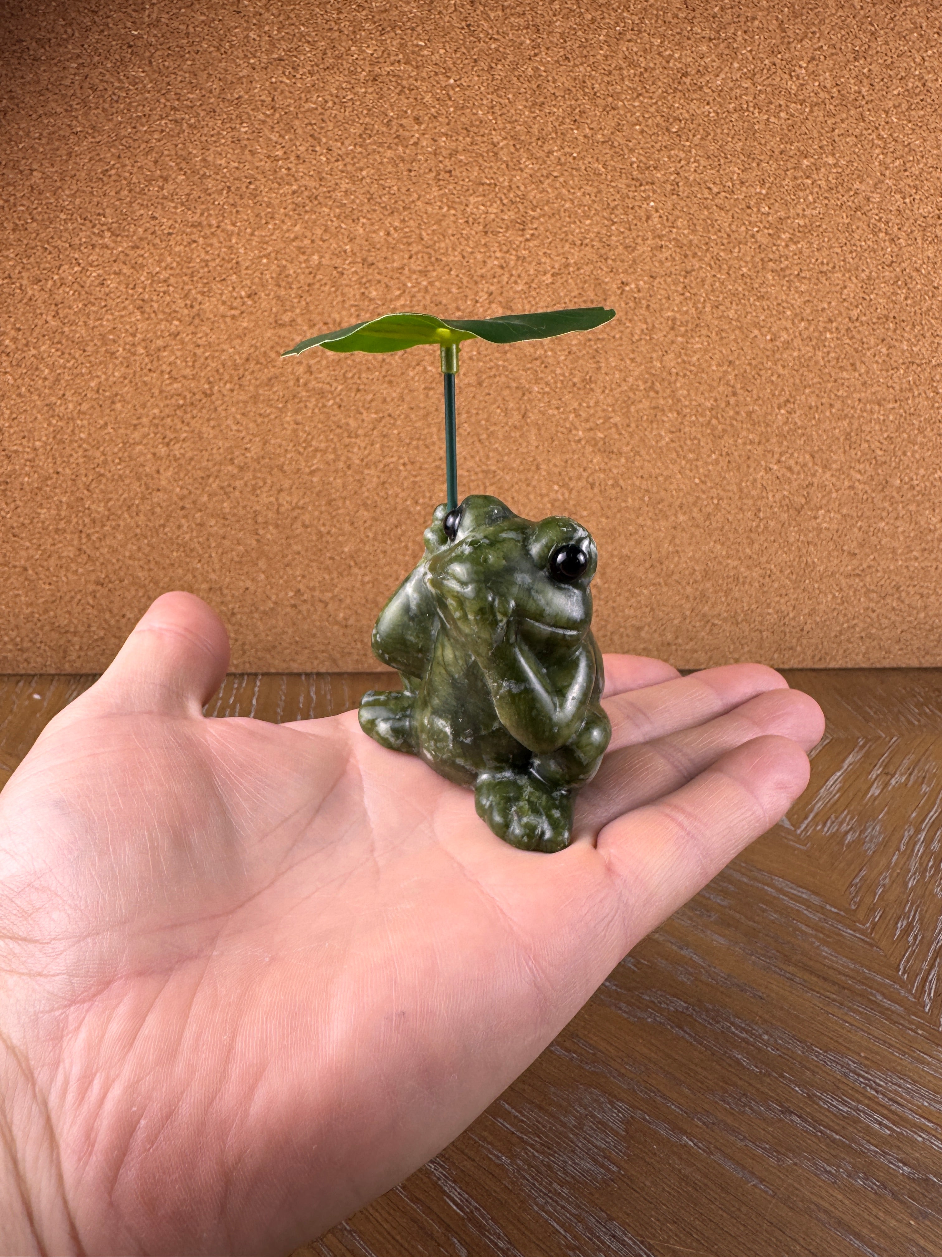 Green Jade Frog with Leaf Carving