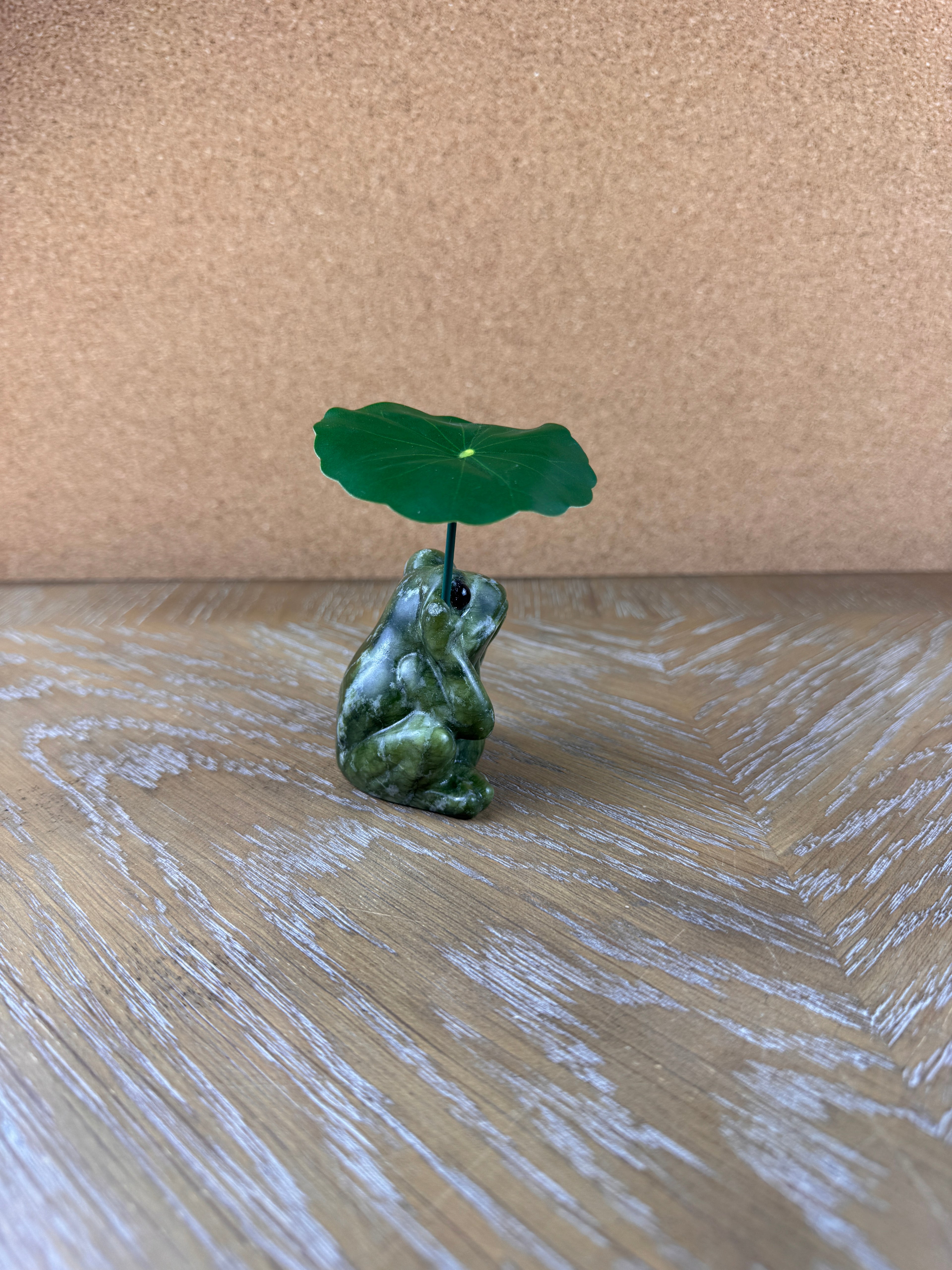 Green Jade Frog with Leaf Carving